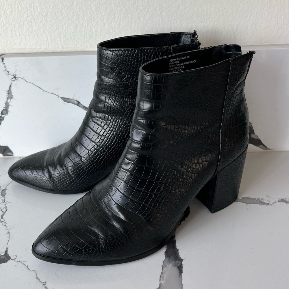 Steve Madden crocodile alligator bootie boots black ankle 8.5 worn 5 times